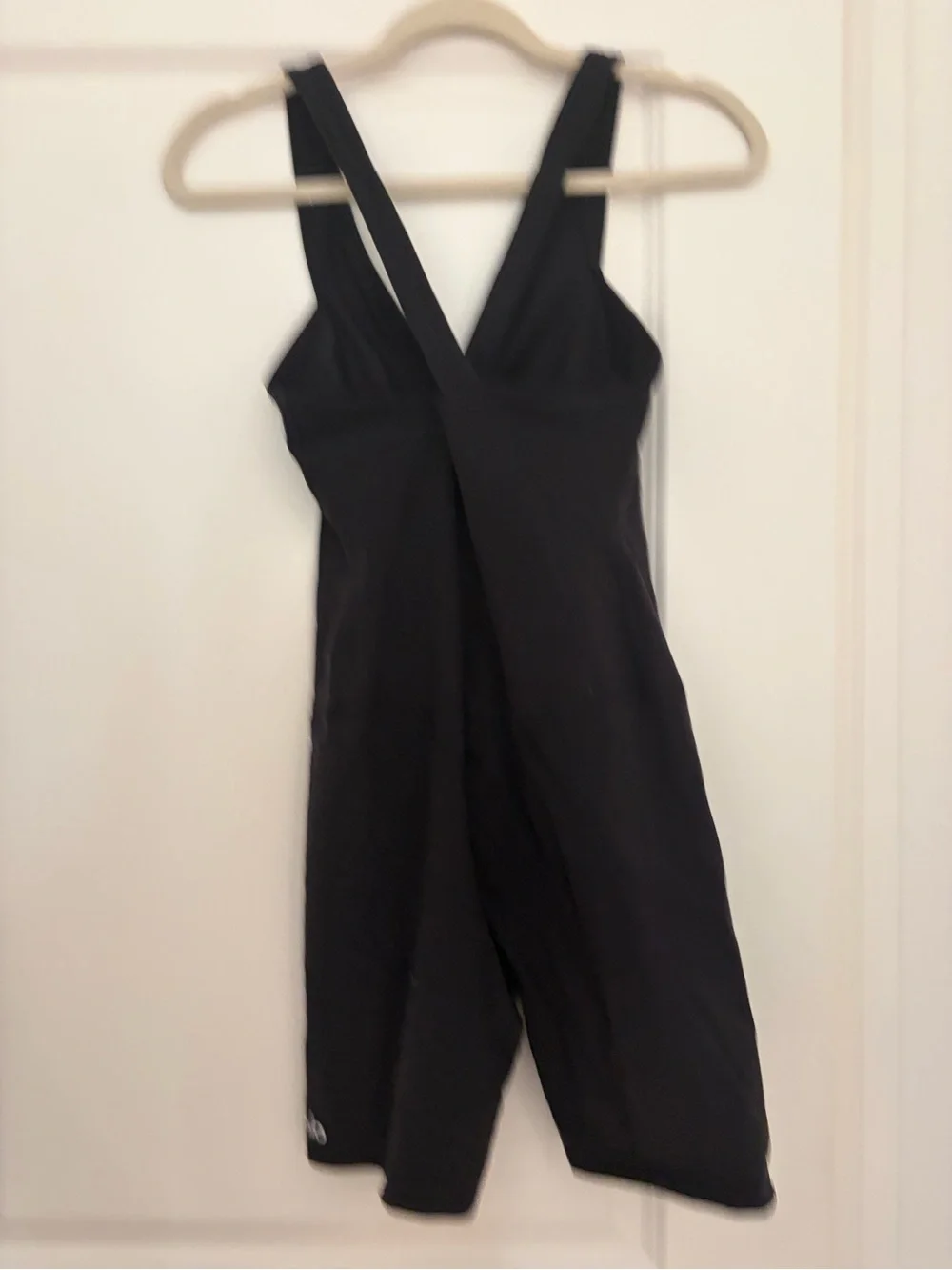 ALO Yoga Black Fitted V‑Neck Jumpsuit Romper